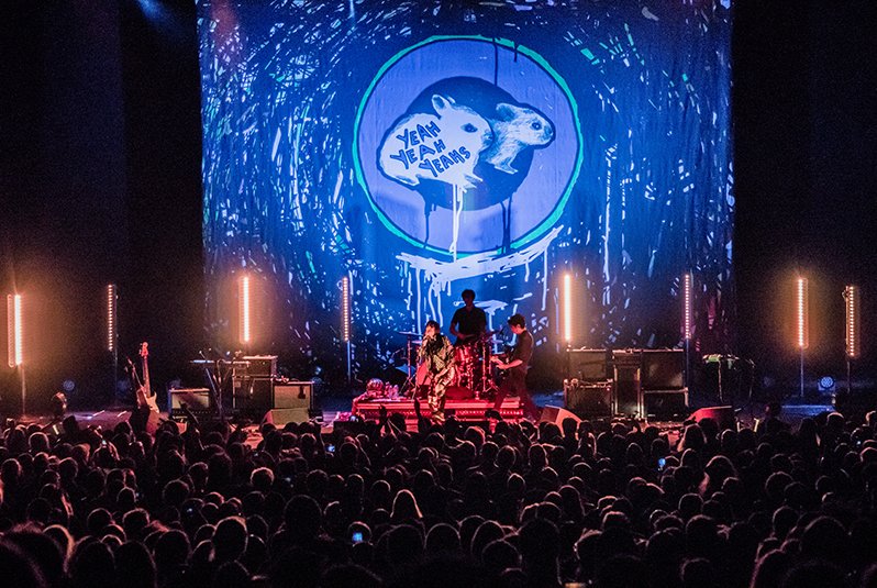 yeah yeah yeahs stage design